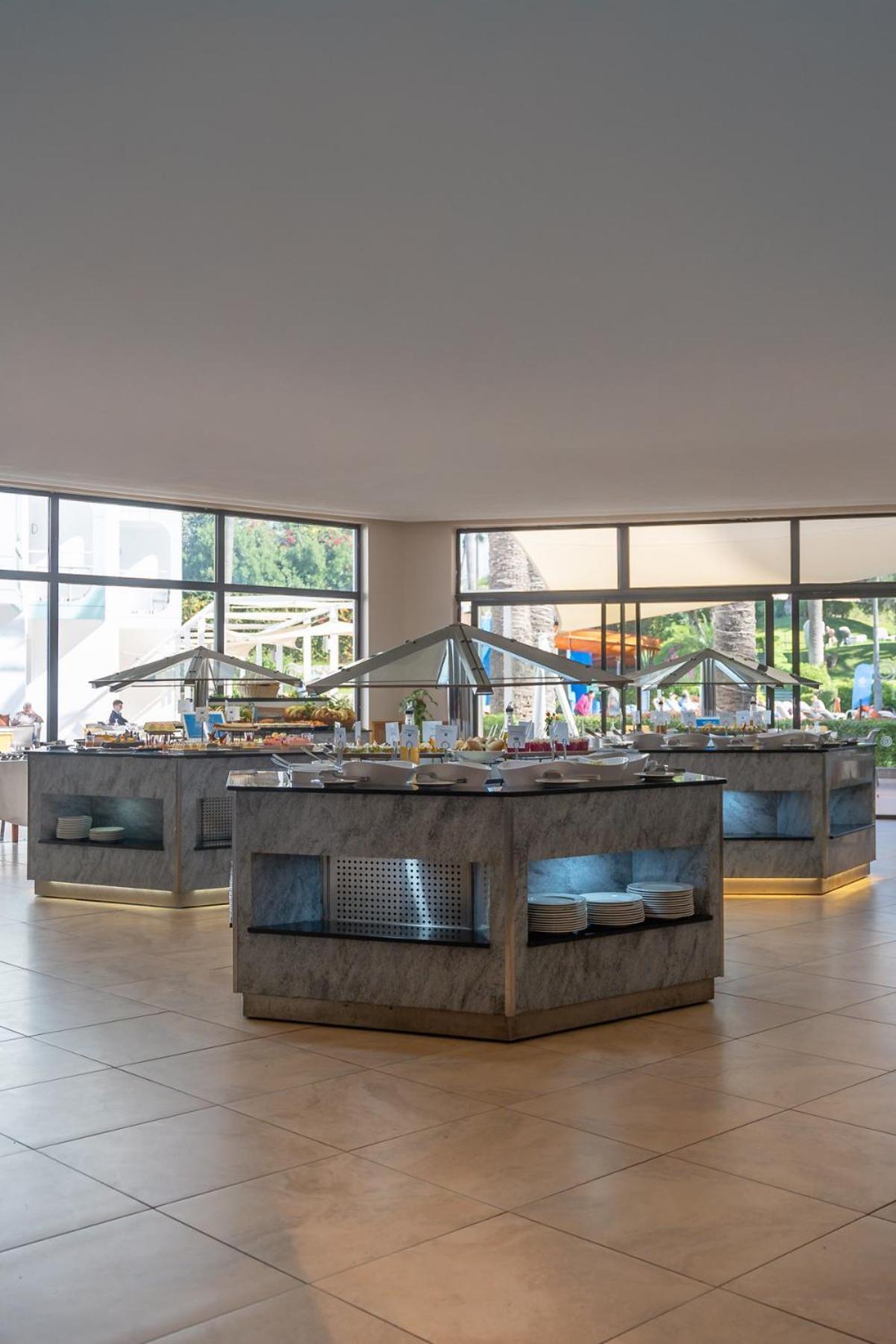 Tui Suneo Kenzi Europa Agadir Ngoại thất bức ảnh A buffet at a hotel